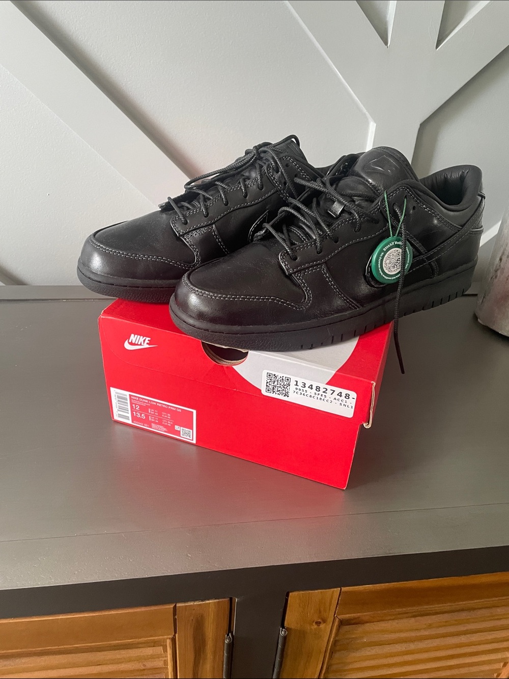 Nike Men's Black Low-Top Leather Sneakers